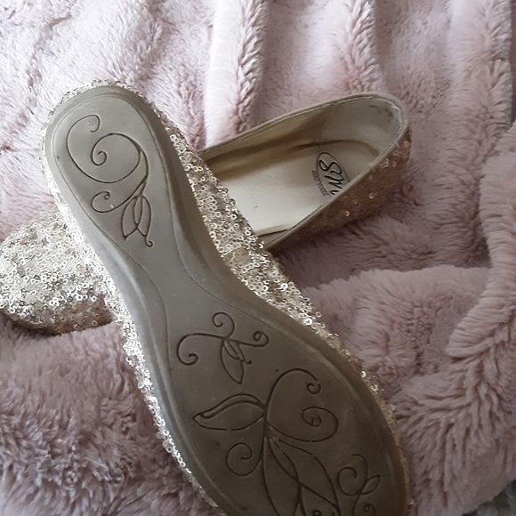 Flats - Picture 3 of 4